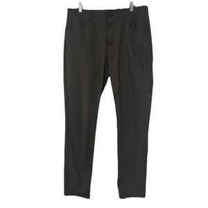 Vuori Meta Pant Men's Size 33 x 30 Gray Athletic Classic Fit Performance Tapered